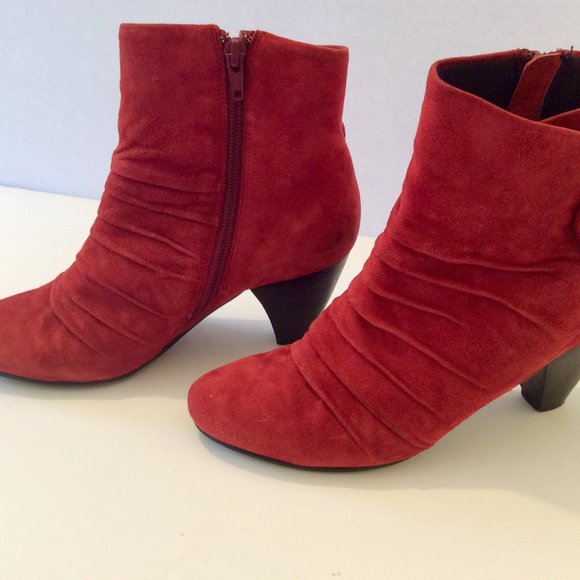 Vera Cuoio Women's Red Suede Ankle Bootie Size 7M - Picture 2 of 6